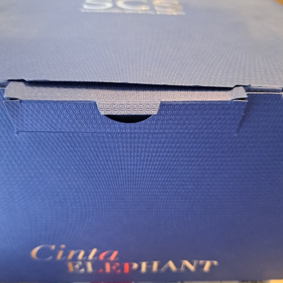 Swarovski Elephant in box with plaque and COA Pristine 1137207 - Picture 16 of 16